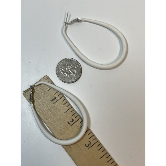 Francesca’s White Coated Teardrop Hoop Earrrings New - Picture 3 of 4